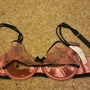 Quarter cup lingerie bra